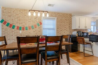 221 Neponset Ave, Unit #2 in Boston, MA - Foto de edificio - Building Photo