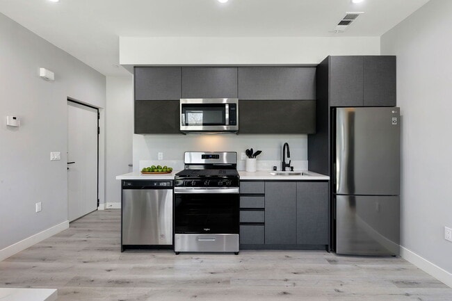 13637 N Fellows Ave in Sylmar, CA - Building Photo - Building Photo