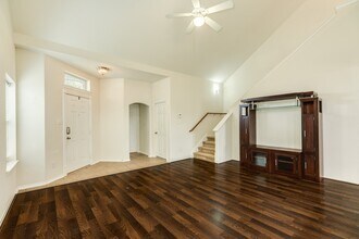 999 Brady Ln in Alvin, TX - Building Photo - Building Photo