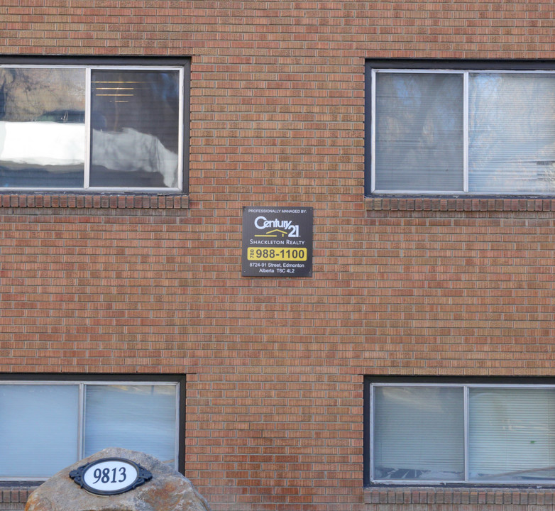 9813 104th St NW in Edmonton, AB - Building Photo