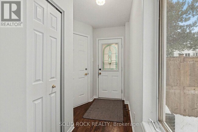 17 Festive Private in Ottawa, ON - Building Photo - Building Photo