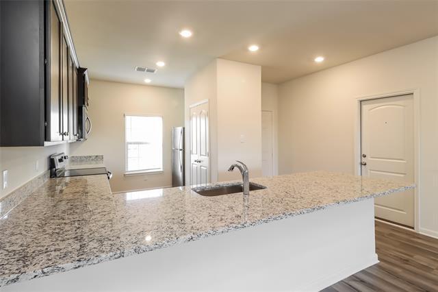 209 Switchback Hl Rd in Newark, TX - Building Photo - Building Photo