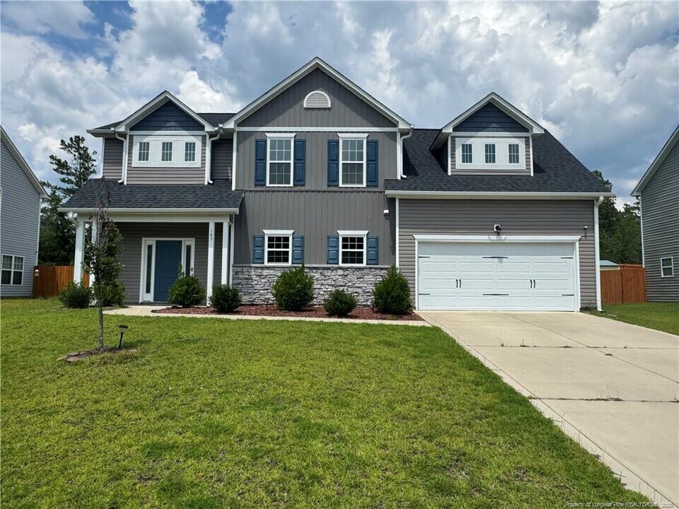 185 Ledgebrook Ln in Raeford, NC - Building Photo