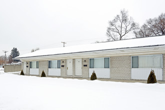 Korvette Apartments in Roseville, MI - Foto de edificio - Building Photo