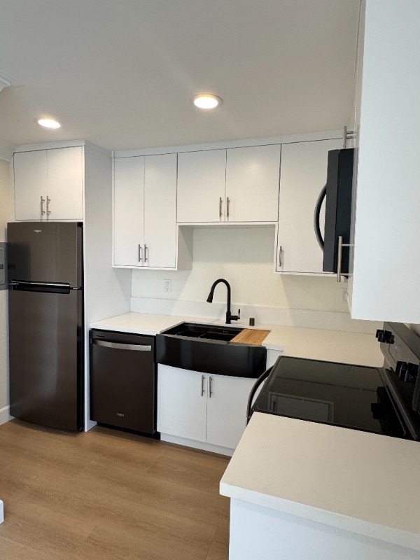 2414 S Barrington Ave in Los Angeles, CA - Building Photo - Building Photo
