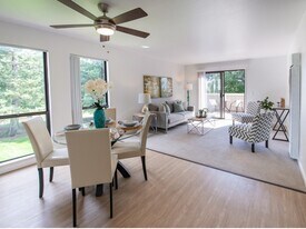 Oak Creek in Petaluma, CA - Building Photo