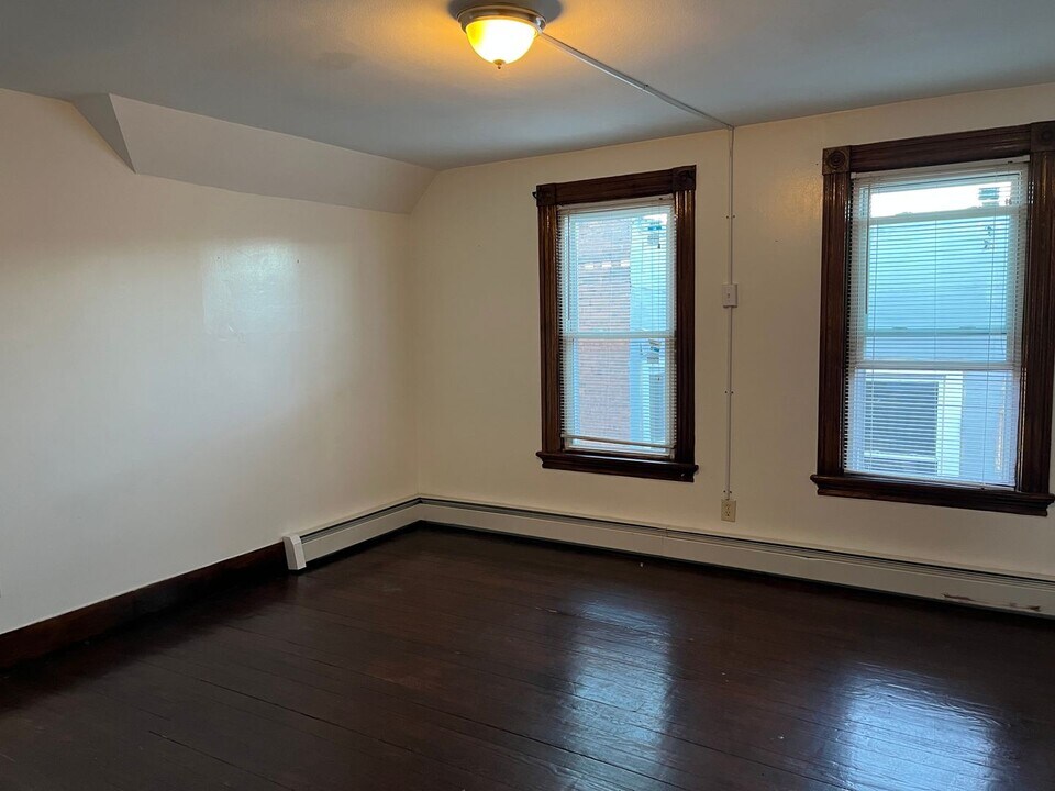 175 Dwight St-Unit -Floor 3 in New Britain, CT - Foto de edificio