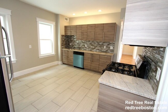 8 Roach St in Boston, MA - Building Photo - Building Photo