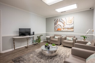 Woodbrook in Indianapolis, IN - Foto de edificio - Interior Photo