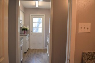 7033 Kinney St in Houston, TX - Building Photo - Building Photo