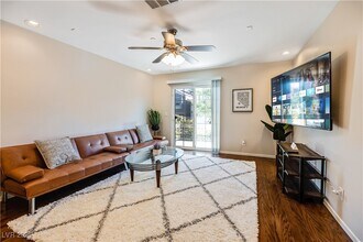 9065 Hanging Tapestry Ct in Las Vegas, NV - Building Photo - Building Photo