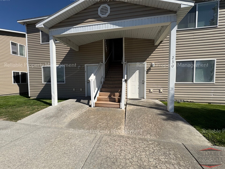 230 W Anderson St, Unit 3 in Idaho Falls, ID - Foto de edificio