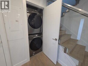 2881 E Georgia St in Vancouver, BC - Building Photo - Building Photo