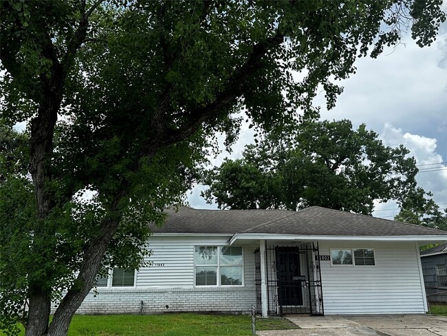 property at 11802 Leitrim Way
