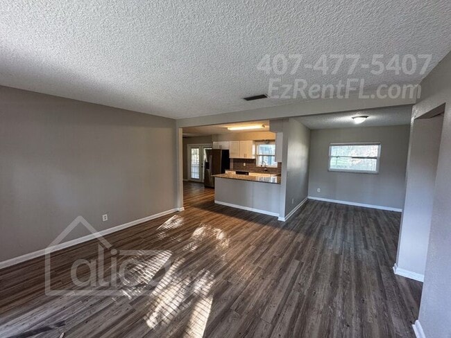 5915 Renault Dr W in Jacksonville, FL - Building Photo - Building Photo