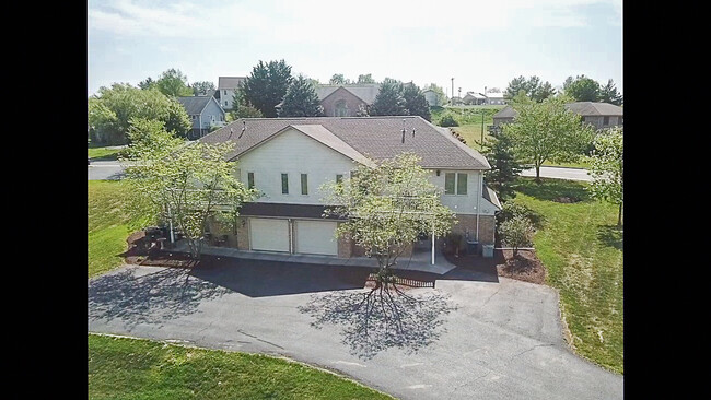 1921 Ty Way Xing, Unit B