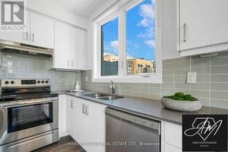 9 Phelps Ln in Richmond Hill, ON - Building Photo - Building Photo