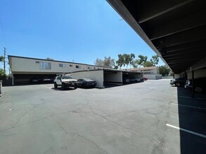 Stonegate Apartments in West Covina, CA - Foto de edificio - Building Photo