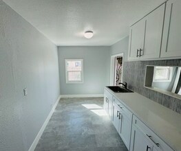 1341 W 90th Pl in Los Angeles, CA - Building Photo - Building Photo