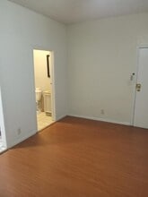 4720 S Normandie Ave, Unit #4 in Los Angeles, CA - Building Photo - Building Photo