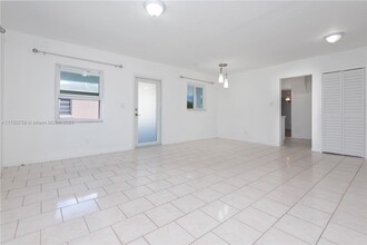 141 NW 43rd Pl in Miami, FL - Building Photo - Building Photo