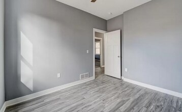 2406 Woodland Ave in Des Moines, IA - Building Photo - Building Photo