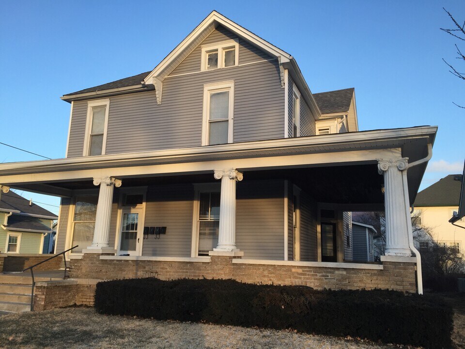 107 S College Ave in Greencastle, IN - Foto de edificio