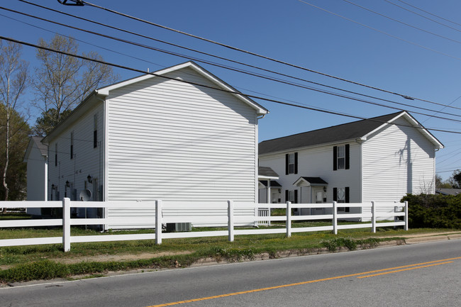 811-829 E Lizzie St in Selma, NC - Building Photo - Building Photo