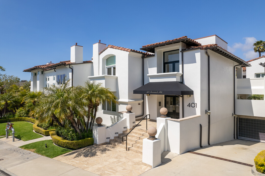 401 Seaward Rd in Corona Del Mar, CA - Foto de edificio