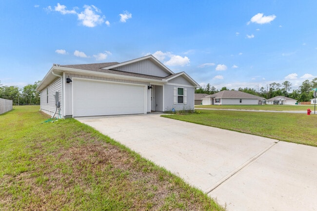 3418 Phoenix Ct in Crestview, FL - Building Photo - Building Photo