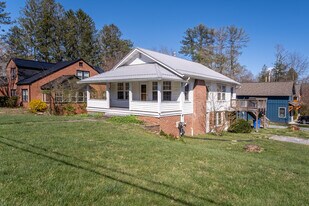 445 S Broad St in Brevard, NC - Building Photo