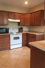 16 Harrison Ave, Unit 1st floor in Westfield, MA - Building Photo - Building Photo