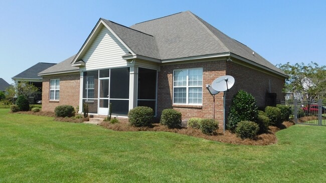 4016 Lake Russell Dr in Florence, SC - Building Photo - Building Photo