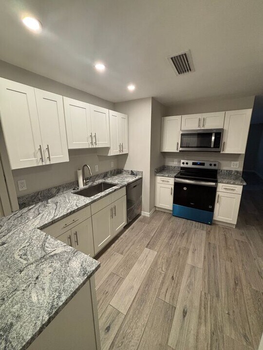 3700 Lewis Dr in Riviera Beach, FL - Building Photo