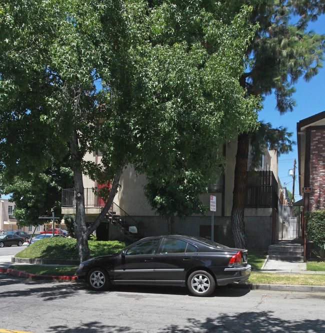 303 E Providencia Ave in Burbank, CA - Building Photo - Building Photo