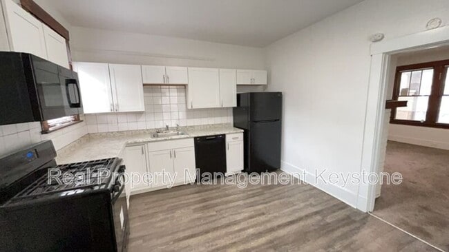 property at 709 Woodward Ave