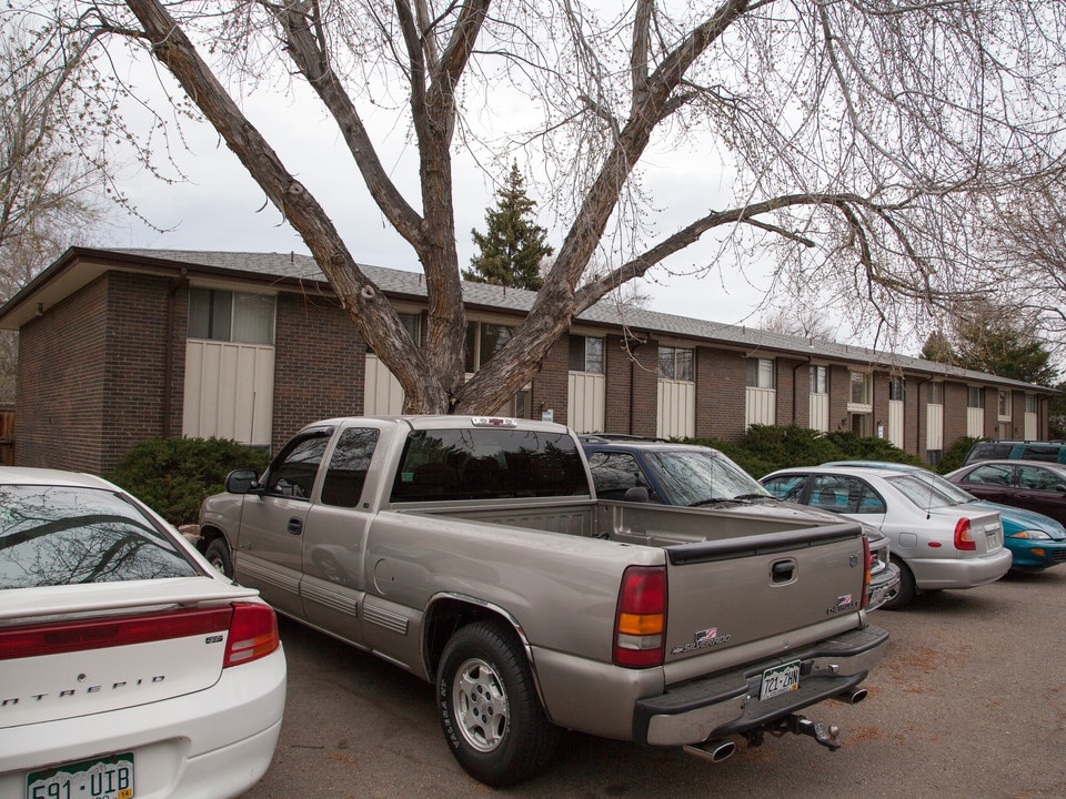 Twin Peaks Apartments in Longmont, CO - Building Photo