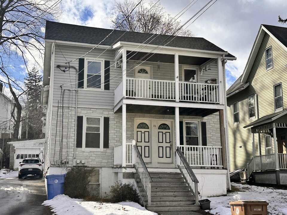 76 Cliff St-Unit -First Floor in Shelton, CT - Foto de edificio