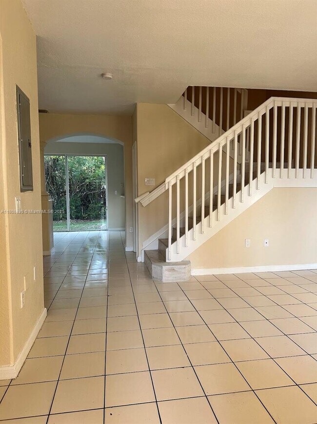 1527 SE 24th Ct in Homestead, FL - Building Photo - Building Photo