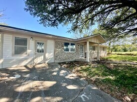 206 Elizabeth St in Hico, TX - Building Photo