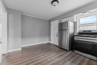 212 W 8th Ave in Oshkosh, WI - Building Photo - Building Photo