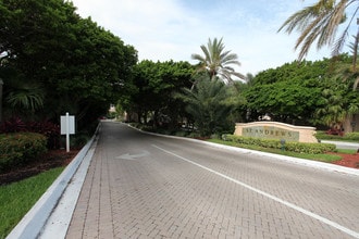 St. Andrews Luxury Condos in Miramar, FL - Foto de edificio - Building Photo