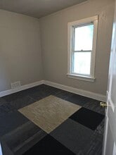 106-108 W Keefe Ave, Unit Rear Upper in Milwaukee, WI - Building Photo - Building Photo