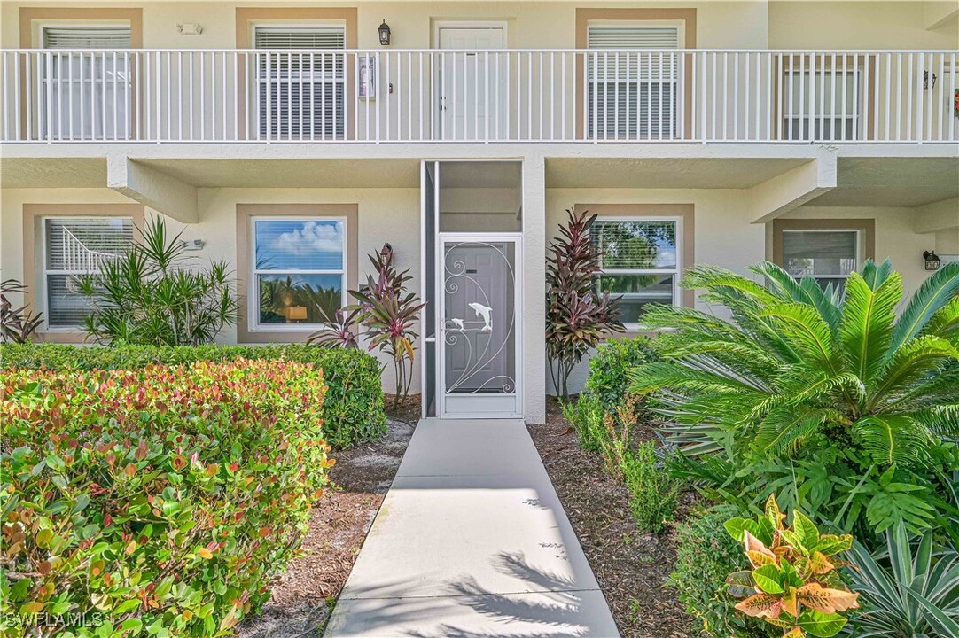 21301 Lancaster Run in Estero, FL - Building Photo