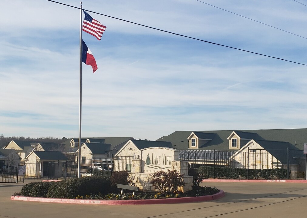 Lake View Apartments 55+ Older Senior Living in Tyler, TX - Building Photo