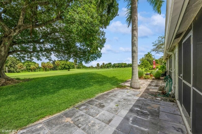2403 Lowson Blvd, Unit fairway condo in Delray Beach, FL - Building Photo - Building Photo