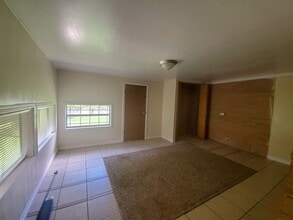 1310 E Independence St in Shawnee, OK - Building Photo - Building Photo