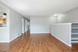 238 Lakewood Dr in Bloomfield, NJ - Building Photo - Building Photo