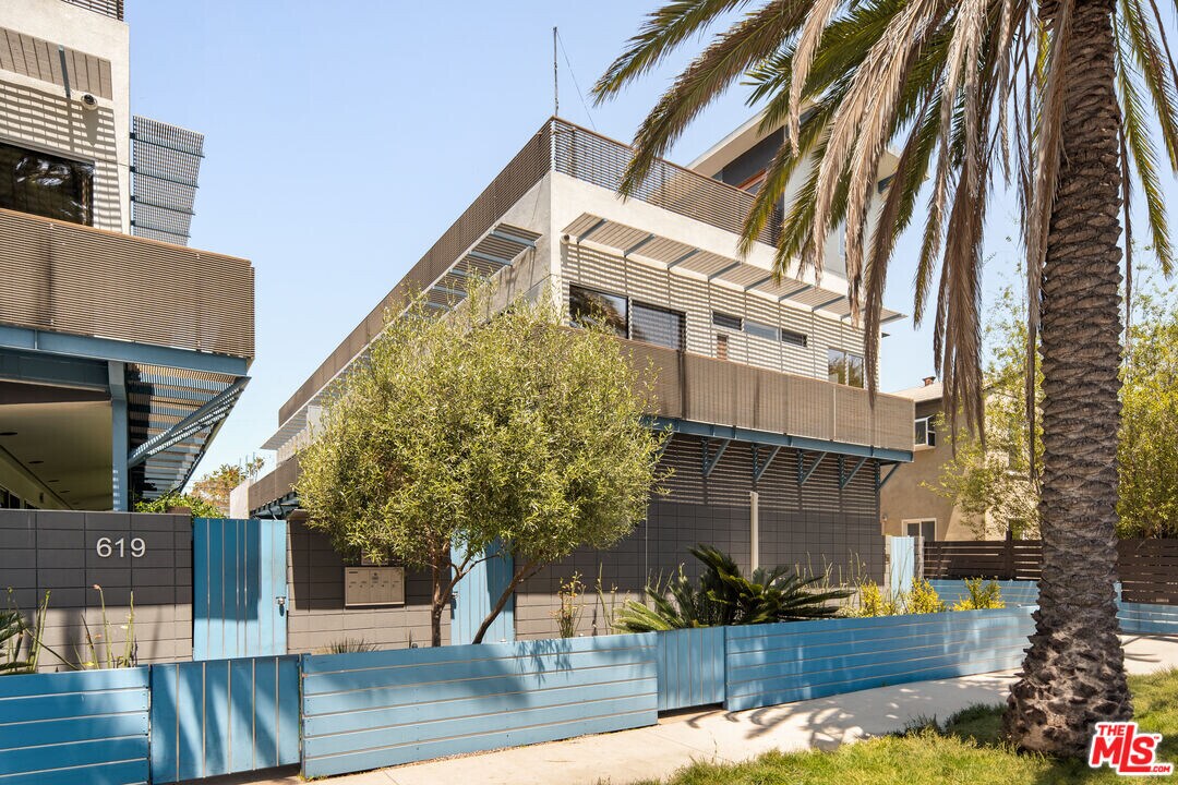 619 San Juan Ave in Los Angeles, CA - Building Photo