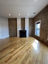 1148 W Grand Ave, Unit 003 in Chicago, IL - Building Photo - Building Photo